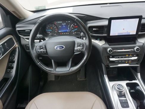 Used 2020 Ford Explorer XLT w/ Equipment Group 202A RWD image 6