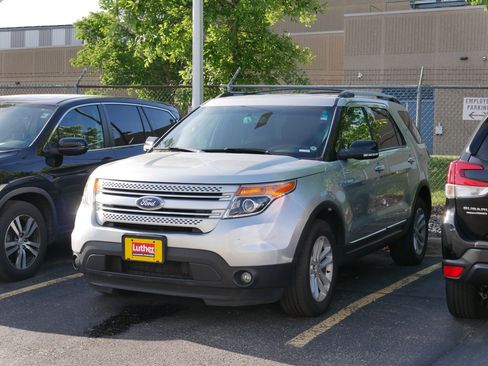 Used 2015 Ford Explorer XLT w/ Equipment Group 202B AWD/4WD image 3