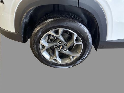 Certified 2024 Chevrolet Trax LT w/ Sunroof Package image 12