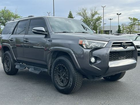 Used 2020 Toyota 4Runner SR5 Premium AWD/4WD image 3