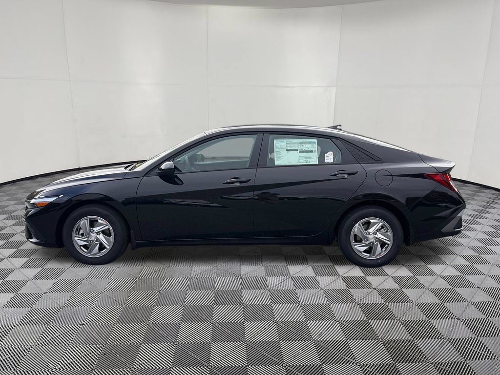 Certified 2026 Hyundai Elantra SE FWD image 10