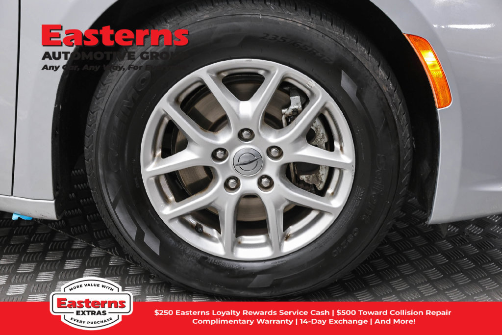 Used 2024 Chrysler Pacifica Touring-L FWD image 31