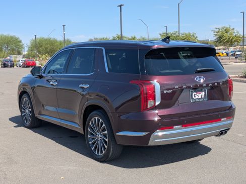 Used 2023 Hyundai Palisade Calligraphy FWD image 3
