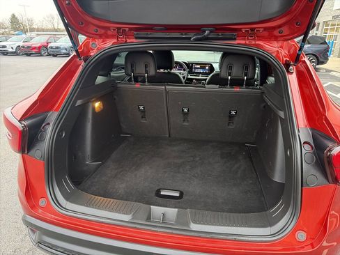 Used 2024 Chevrolet Trax RS w/ Sunroof Package image 12