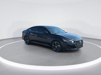 Used 2023 Nissan Altima 2.5 SR w/ SR Premium Package FWD video 2