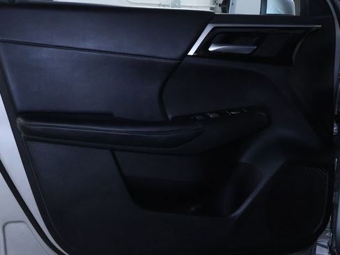 Used 2024 Mitsubishi Outlander SE image 11