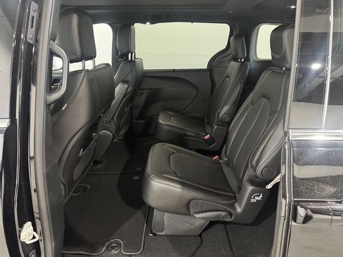 New 2027 Chrysler Pacifica Select w/ Family Tech Group AWD/4WD image 21