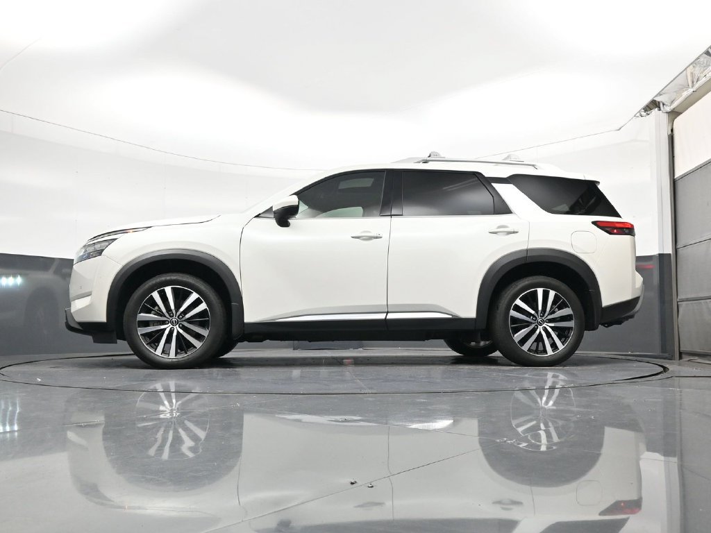 Used 2024 Nissan Pathfinder Platinum FWD image 23