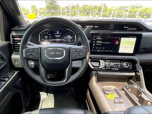 Used 2025 GMC Sierra 2500 AT4 w/ AT4 Premium Plus Package AWD/4WD image 6
