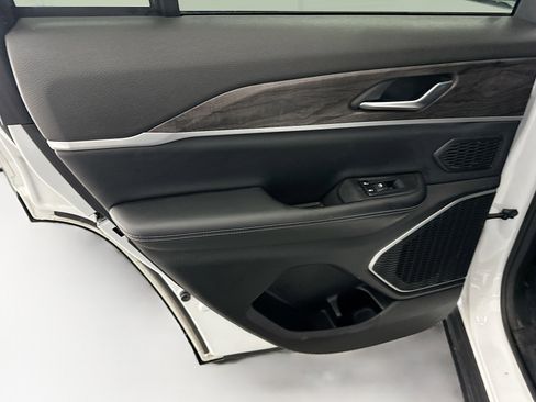 Used 2022 Jeep Grand Cherokee Limited 4xe image 28