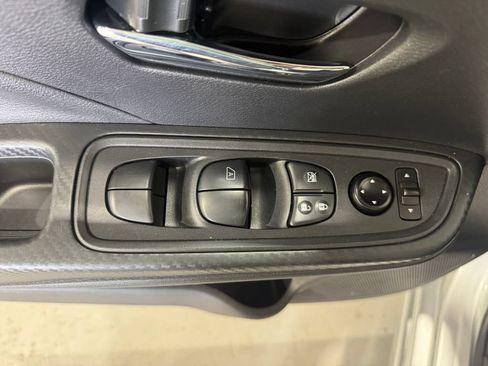 Used 2025 Nissan Versa SV FWD image 18