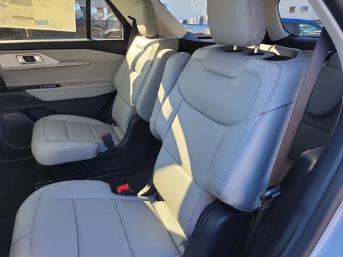 New 2026 Ford Explorer Active w/ Active Comfort Package image 12