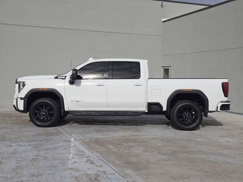 Used 2024 GMC Sierra 2500 AT4 image 5