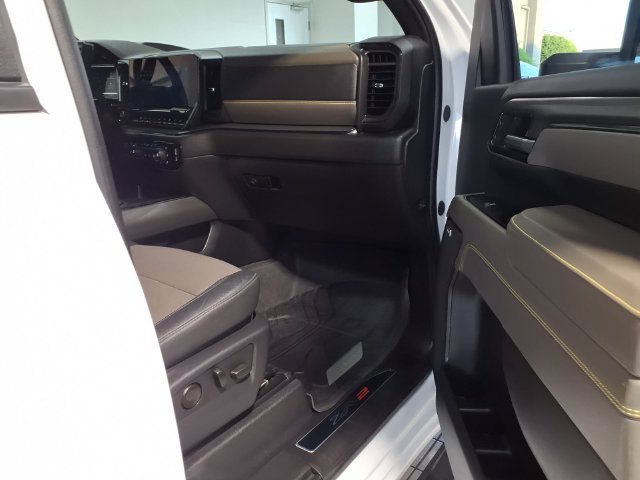 Used 2024 Chevrolet Silverado 2500 ZR2 w/ Technology Package AWD/4WD image 30