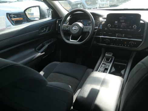 Used 2025 Nissan Pathfinder SV FWD image 26