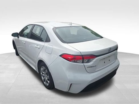 Used 2025 Toyota Corolla LE FWD image 3