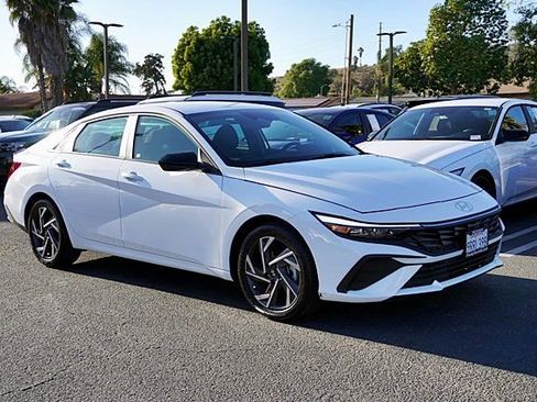 Certified 2025 Hyundai Elantra Sport FWD image 6