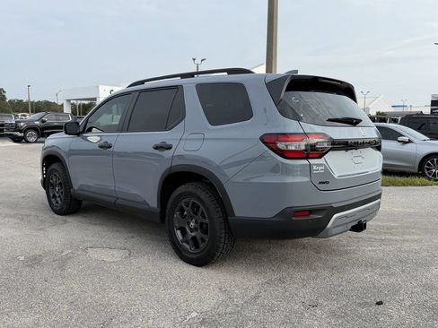 Used 2025 Honda Pilot TrailSport image 7
