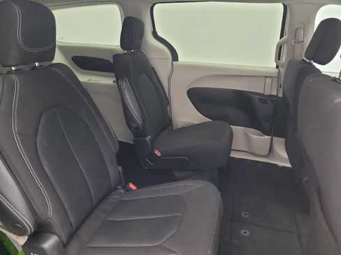 Used 2022 Chrysler Voyager LX FWD image 19