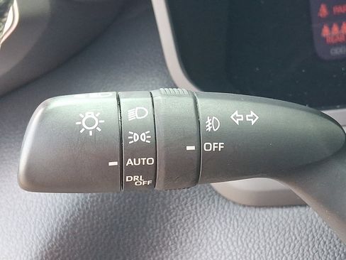 Used 2025 Toyota Tundra Limited AWD/4WD image 26