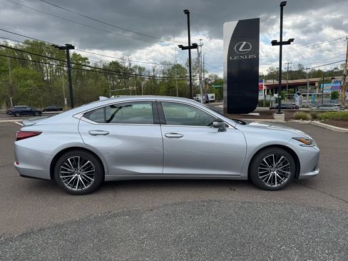 Used 2025 Lexus ES 350 w/ Premium Package image 5