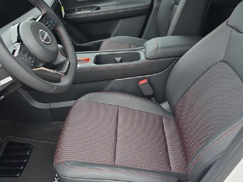 New 2026 Nissan Kicks SR FWD image 5