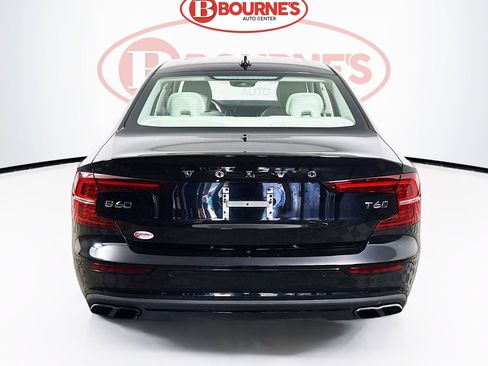 Used 2020 Volvo S60 T6 Momentum image 10