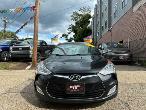 Used 2017 Hyundai Veloster Value Edition FWD image 2
