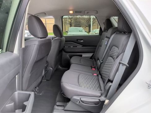 Used 2022 Nissan Pathfinder SV AWD/4WD image 13