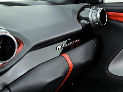 Used 2018 Ferrari 812 Superfast RWD image 32