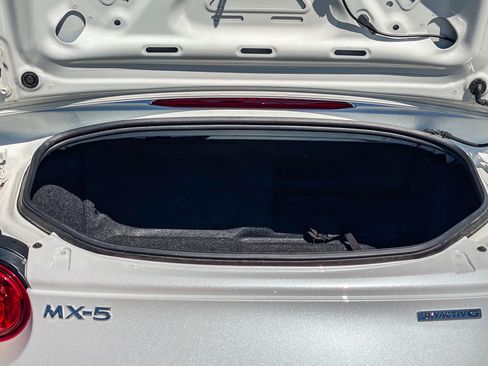 Used 2022 MAZDA MX-5 Miata Grand Touring RWD image 24