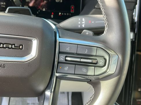 Used 2025 GMC Acadia Denali w/ Super Cruise Package image 13