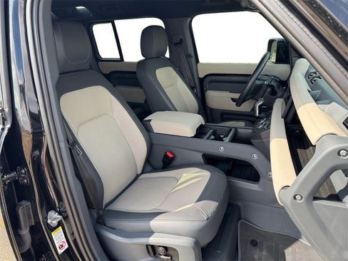 Used 2023 Land Rover Defender 110 X-Dynamic SE image 16