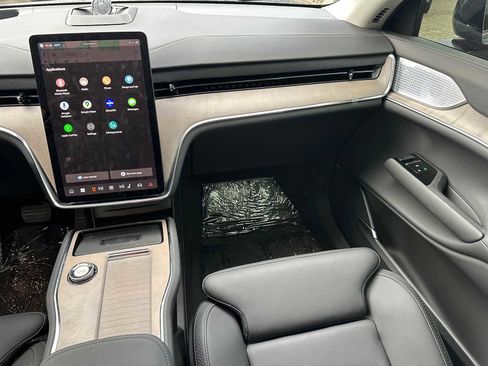 Used 2025 Volvo EX90 Ultra image 19