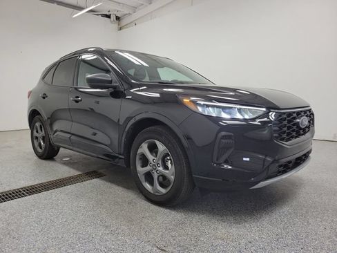 Used 2023 Ford Escape ST-Line w/ Tech Pack #1 AWD/4WD image 2
