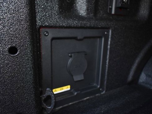 Used 2022 Ford F150 Lariat w/ Equipment Group 502A High image 9