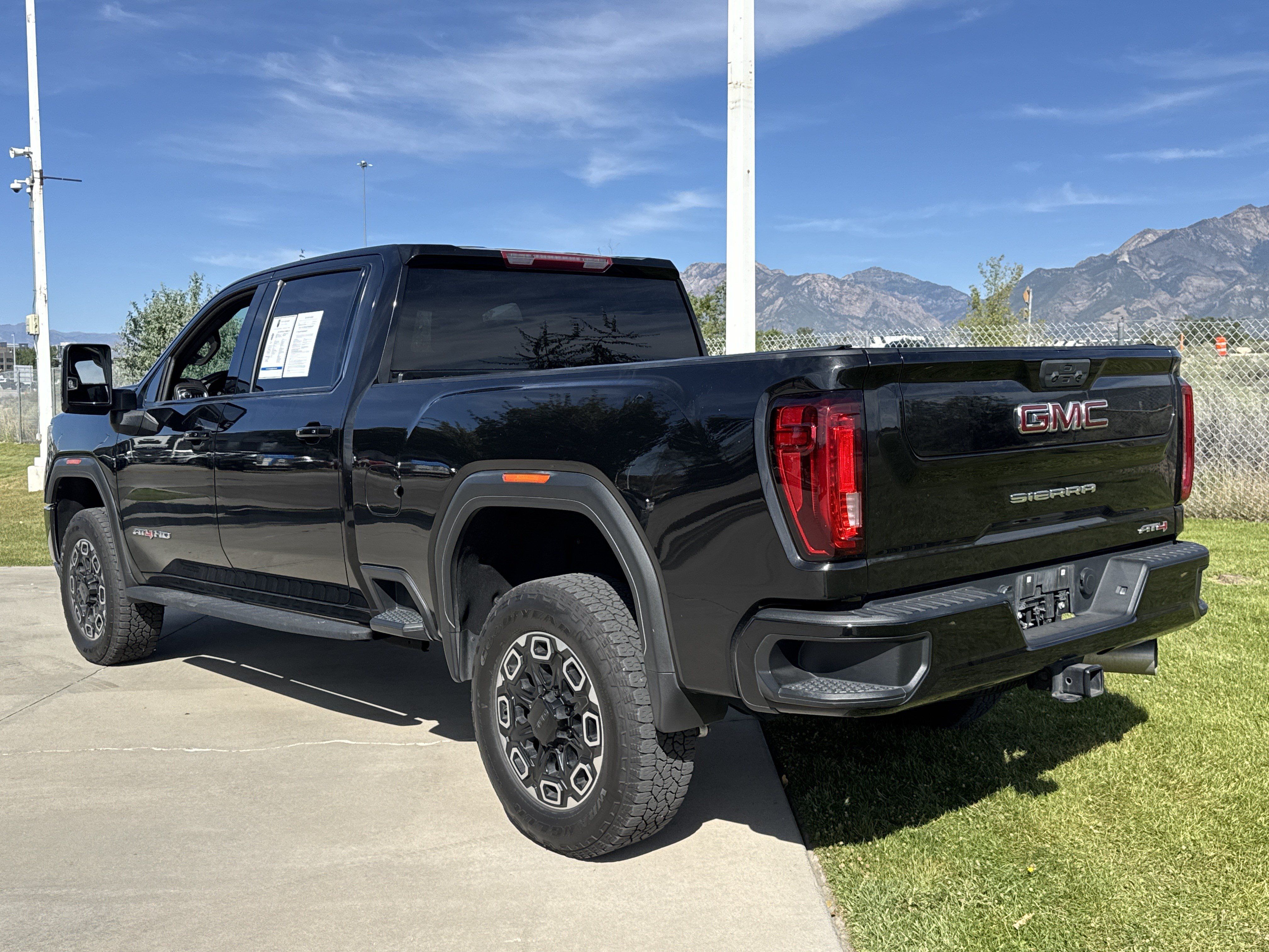 Used 2022 GMC Sierra 3500 AT4 AWD/4WD image 3