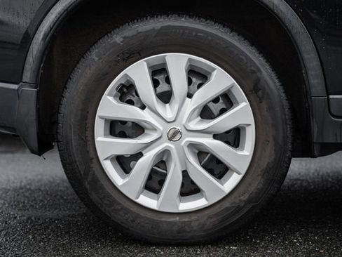 Used 2017 Nissan Rogue S image 19