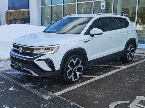 Certified 2022 Volkswagen Taos SEL image 24