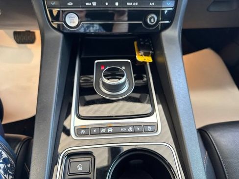 Used 2017 Jaguar F-PACE Prestige AWD/4WD image 20