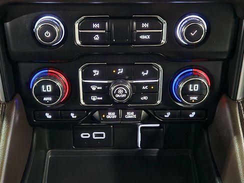 Used 2023 Chevrolet Tahoe LT w/ Luxury Package AWD/4WD image 39