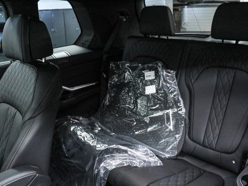 New 2026 BMW X7 M60i image 18