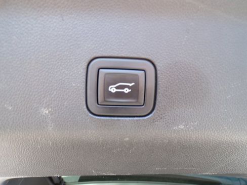 Used 2023 GMC Yukon XL AT4 w/ AT4 Premium Plus Package image 9