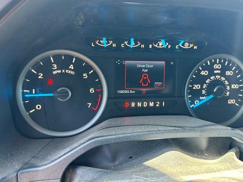 Used 2017 Ford F150 XLT w/ Equipment Group 302A Luxury AWD/4WD image 4