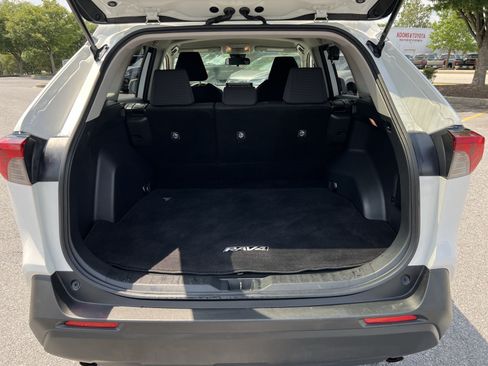 Used 2019 Toyota RAV4 LE AWD/4WD image 23