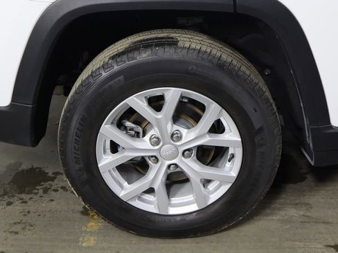 Used 2023 Jeep Grand Cherokee Limited image 50