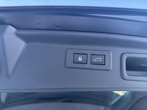 Used 2023 Subaru Forester Premium image 31