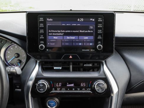 Used 2021 Toyota Venza LE AWD/4WD image 29