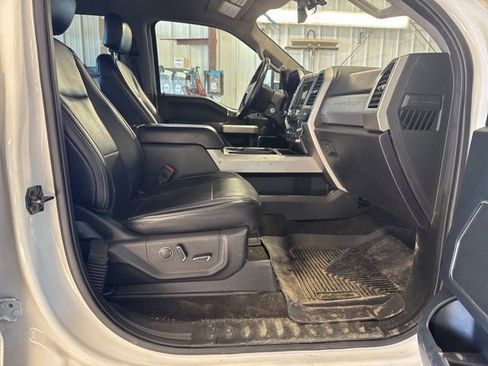 Used 2018 Ford F250 Lariat w/ Chrome Package image 13