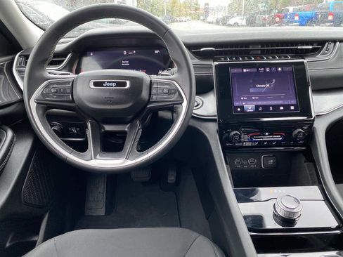 Certified 2023 Jeep Grand Cherokee Laredo image 10